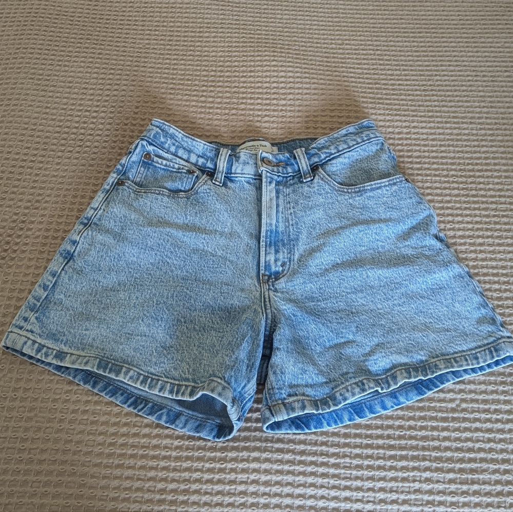 Abercrombie & Fitch Womens "Dad short"